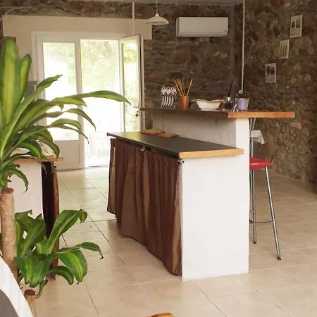 A L Ombre Des Tilleuls *