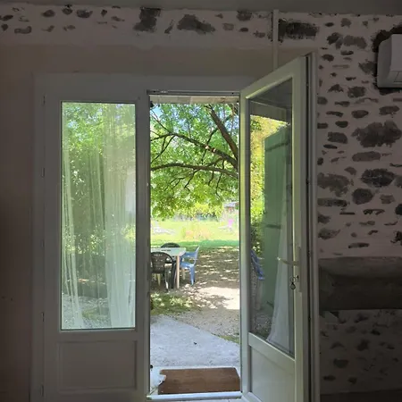 A L'ombre Des Tilleuls Laroque (Herault)
